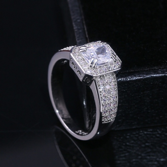 Elegant 925 Silver White Sapphire Ring New - Picture 2 of 5